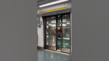 Malfunctioning PSD on the Circle Line! #train #faulty #mrt #circleline #psd