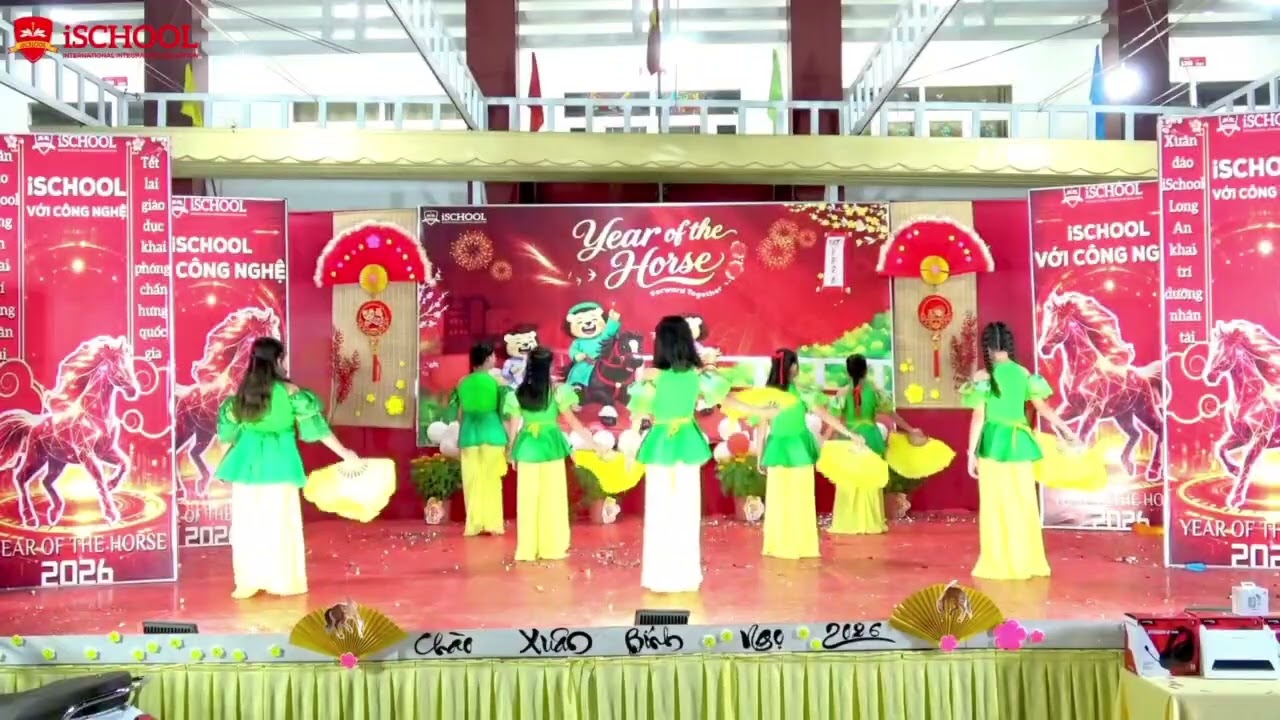 Lớp 5A2 múa Tây Sơn bước chân hào kiệt