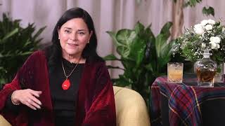 Diana Gabaldon (OUTLANDER) answers fan questions | GO TELL THE BEES THAT I AM GONE