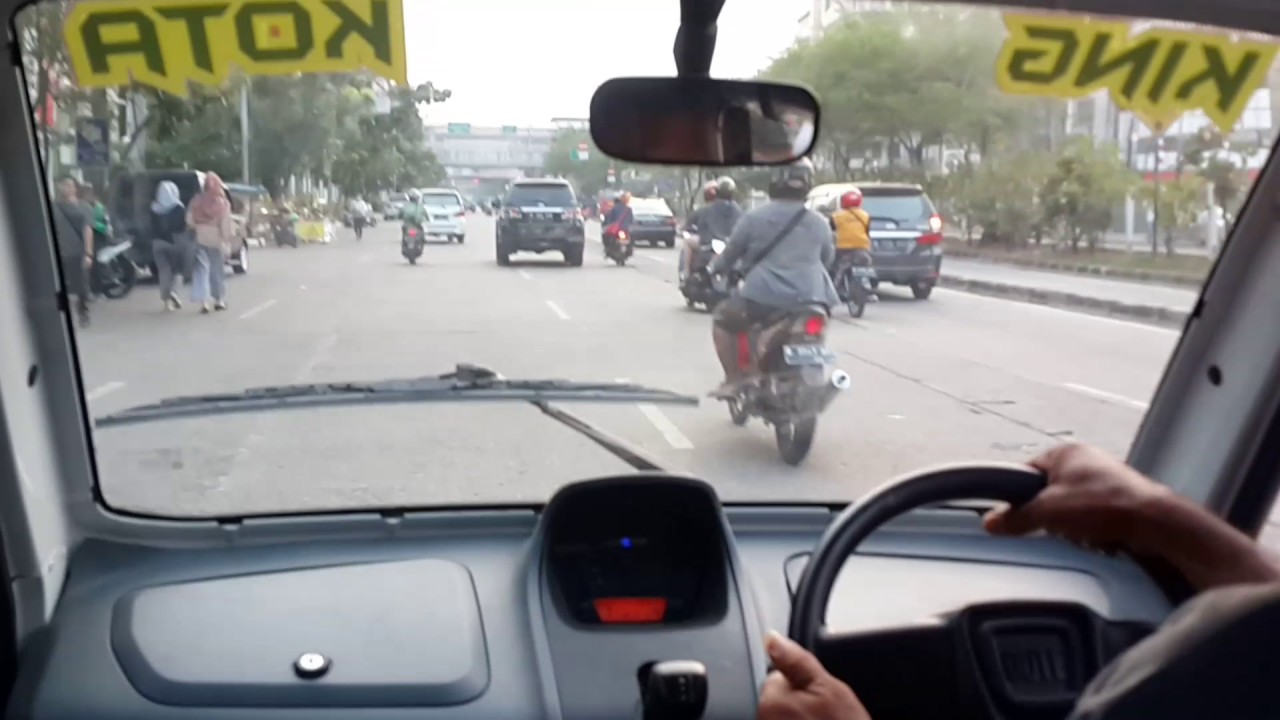 Nyobain naik Bajaj Qute 220cc