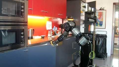 Robot opening and closing a cupboard (CAS/KTH)