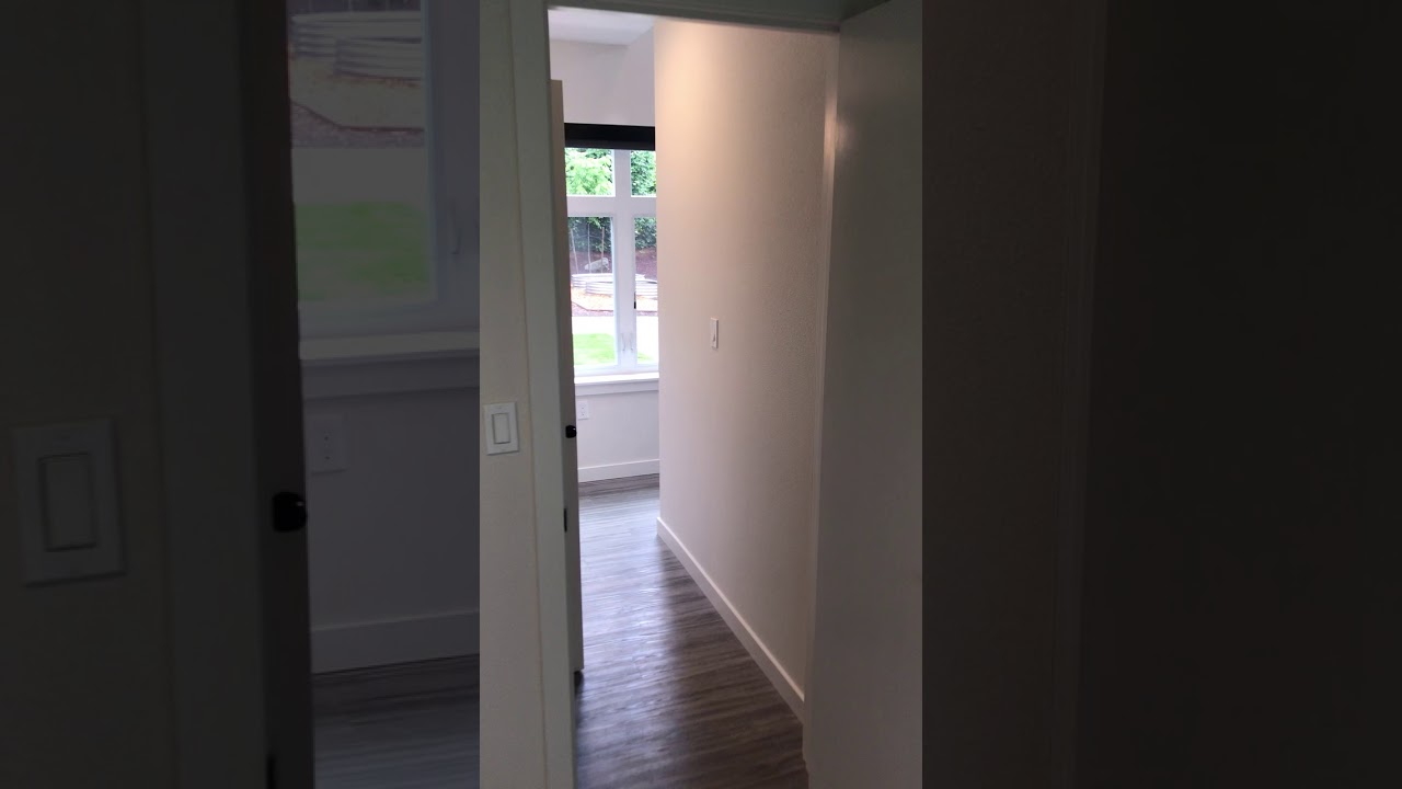 Fernhill Crossing 4244 NE Highland Ct. 2bd/2bath Townhouse Style