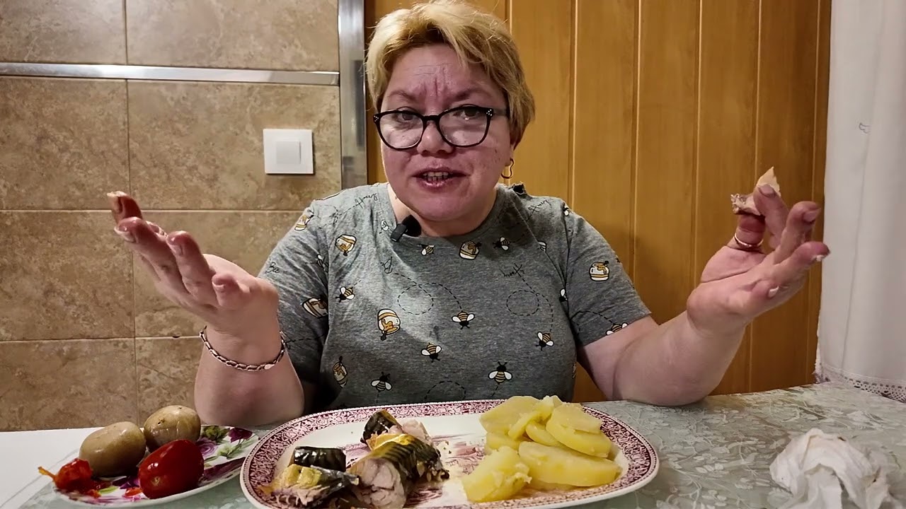 МУКБАНГ 🍽КОПЧЁНАЯ РЫБА С КАРТОШКОЙ.Он мне крылья сломал MUKBANG 🍴smoked fish and potatoes.