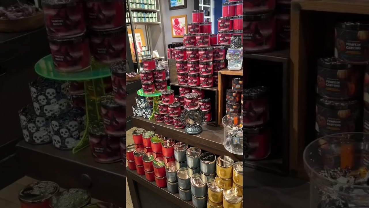 Halloween at Bath & Body Works!  🎃👻🖤 Buy all the spooky things!