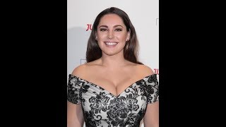 Kelly Brook unleashes famous cleavage in eye-popping strapless dress