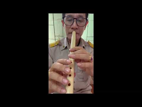การอ่านโน๊ตและเป่าขลุ่ยเพลง "ล่องน่านใหญ่"