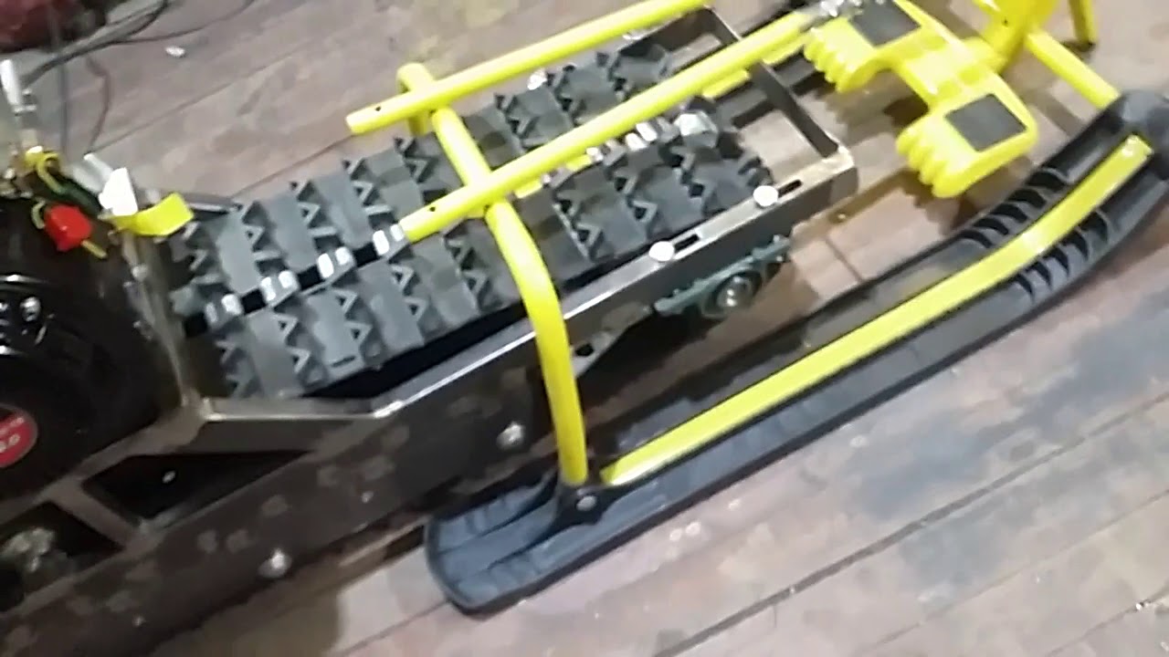 мотосамокат зимний аргамак. гусеничный модуль с 2т двигателем 52 см3 для снегокатов, мотосаней. танкетка электро снегоход маугли. гусеничный модуль для снегоката 4т мотор. гусеничный модуль с 2т двигателем 52 см3 для снегокатов, мотосаней.