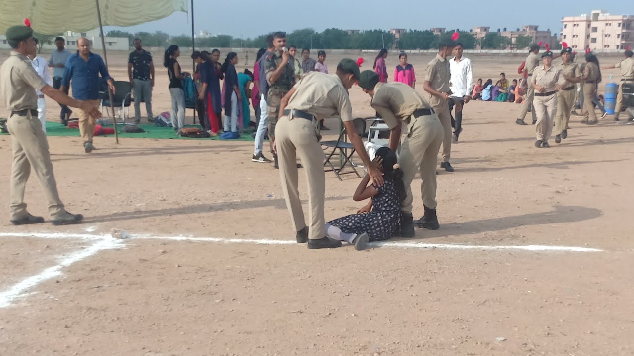 1600 मीटर दौड़, 10 मिनट से अधिक समय दिया, एक लड़की पहले चक्कर में गिरी, सिर्फ 8 ही हुईं पास