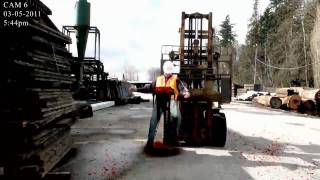 Man gets impaled by forklift @FrozenShield