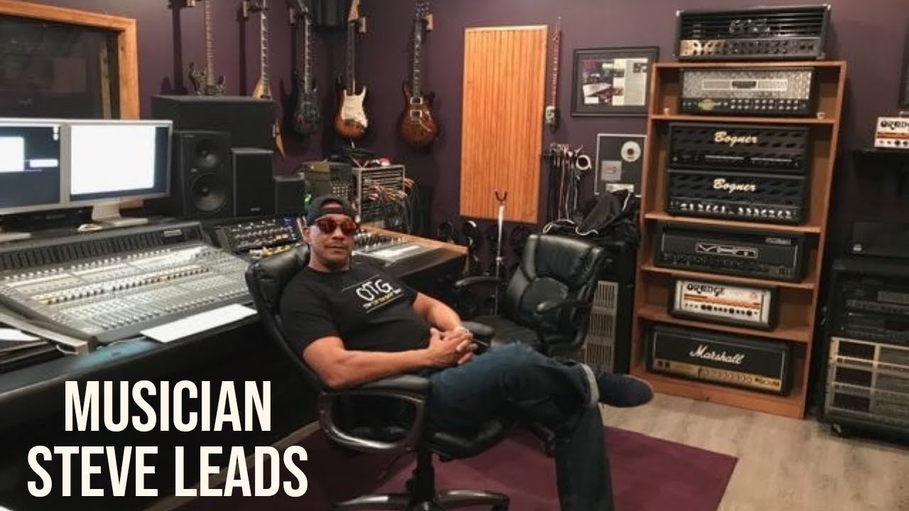 MUSICIAN Steve Leads 
