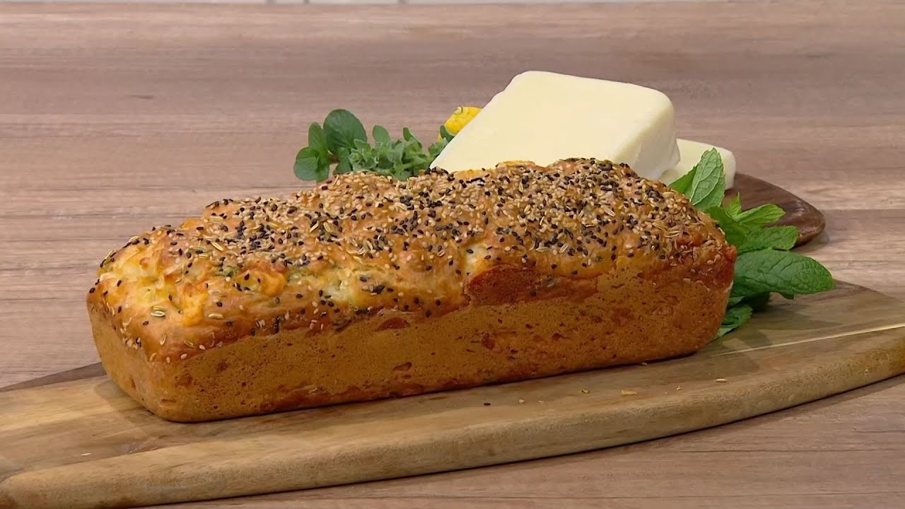 Αλμυρό κέικ με κασέρι Βέροιας και χαλούμι | Ανδρέας Λαγός