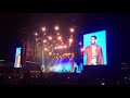 Romeo Santos sube a cantar a dos tapatíos “Bella y sensual”