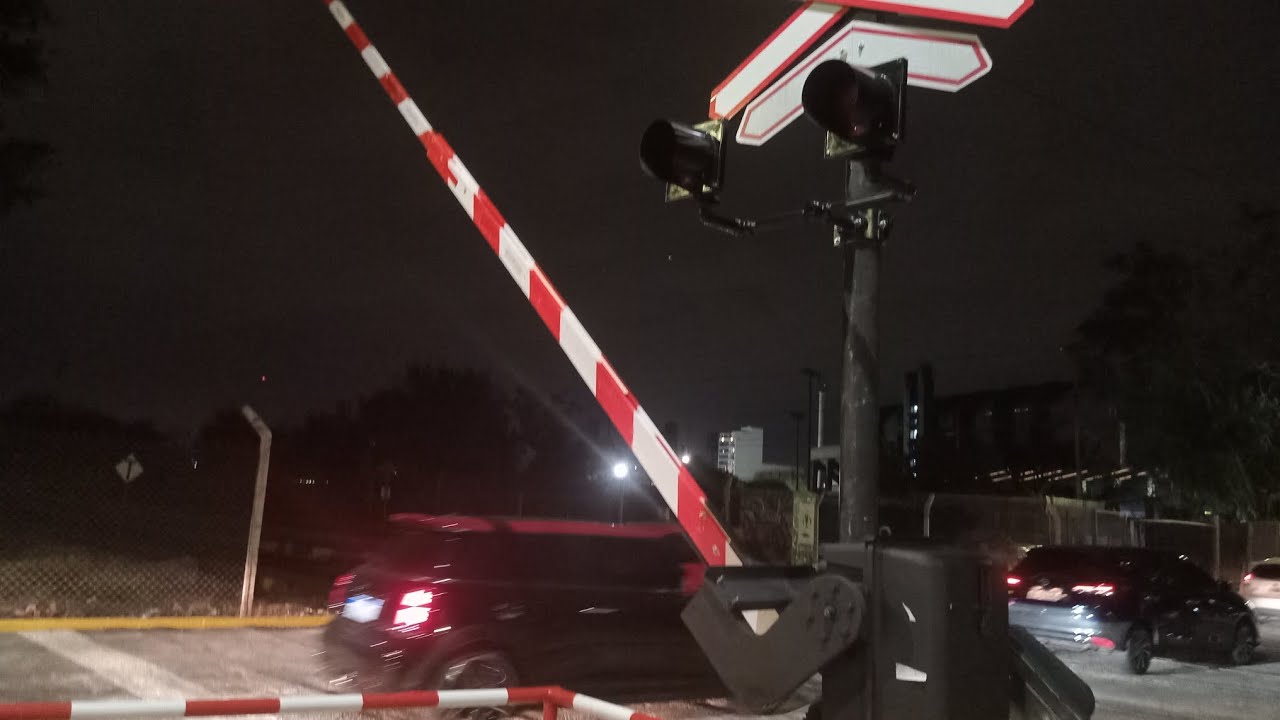 NUEVO Paso a nivel provisorio Martin de Gainza - Linea Sarmiento