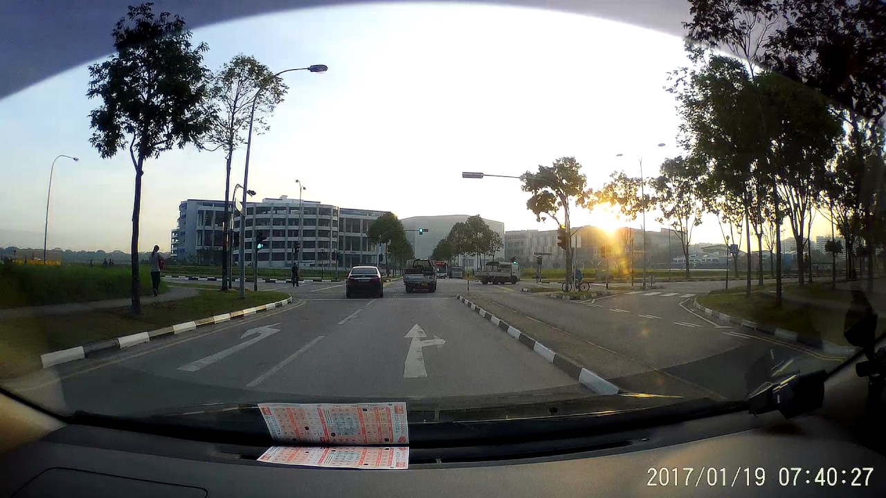 Singapore reckless GZ369S truck driver - YouTube