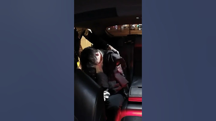 Уважаемый, ПРИЕХАЛИ! 😂ТАКСИСТ вытащил бесчувственное ТЕЛО ПАССАЖИРА из салона автомобиля #shorts