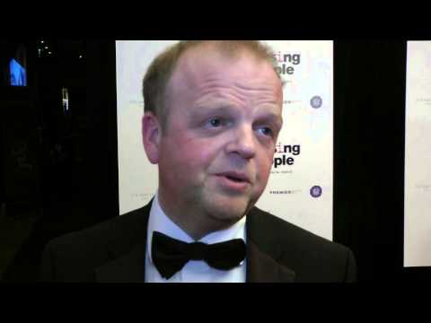 Video: Toby Jones: Biografia, Creatività, Carriera, Vita Personale