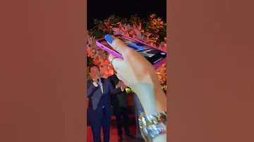 الفنان محمد ثروت يغني في حفل خطوبة نجله 