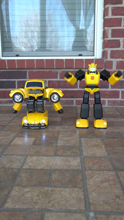 Robosen Bumblebee can transform ￼#transformers #robosen