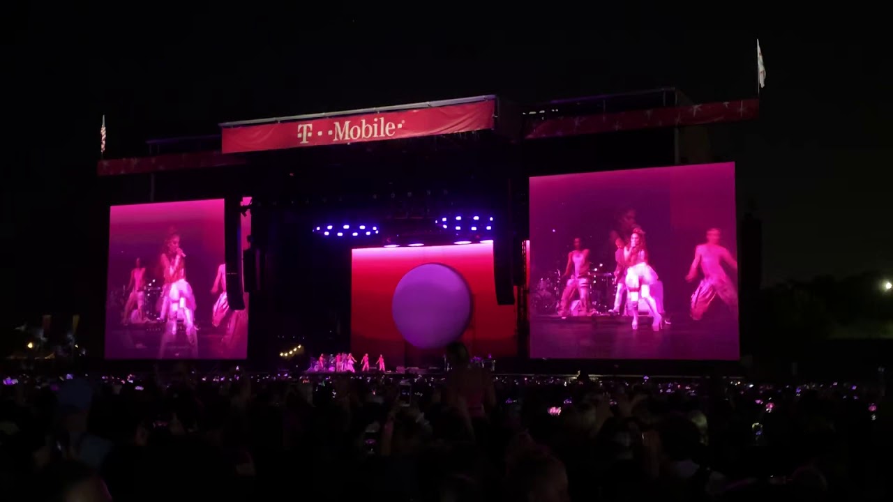 Ariana Grande - Side to Side (Live) - Lollapalooza 2019 - YouTube