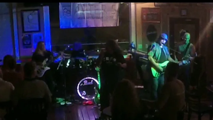 After 5 Performing TnT @ Connolly's Irish Pub in L...