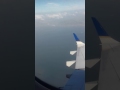 Bajando del ala del avion a panama