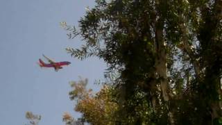 Southwest Airlines Boeing 737-700 approaching KSNA