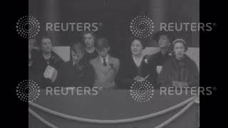 1955 UK: REMEMBRANCE: Cenotaph homage