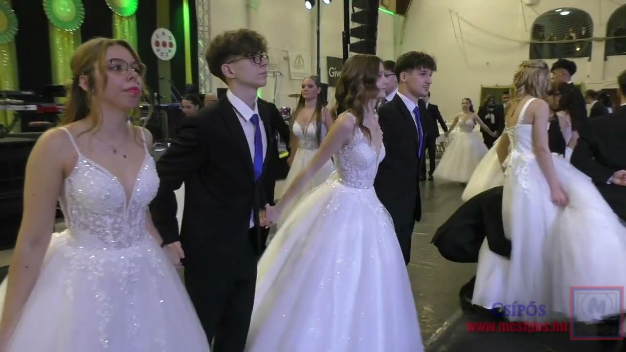 Keringő a Makói József Attila Gimnázium gombavató bálján III.
