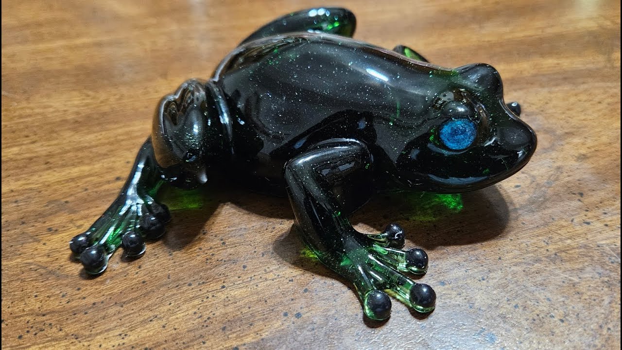 Затмевающая галактику лягушка @tropicalglitz