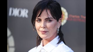 “Vraiment excitant” : Charlize Theron dit tout sur sa récente relation sexuelle avec un jeune homme