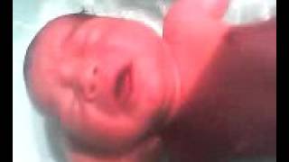 Bañando A Mi Bb Lindo