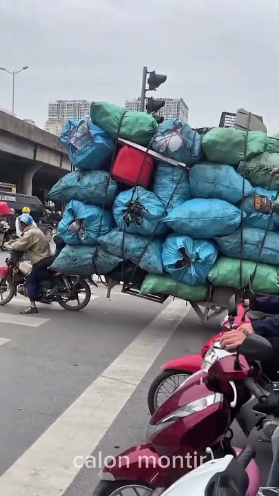 Even motorcycle taxi drivers will give up if they bring this much stuff #shorts