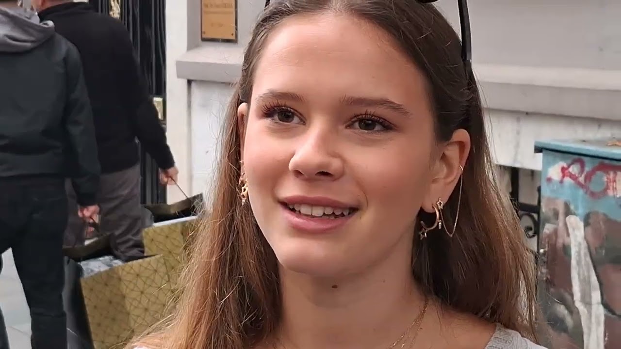 Anne kız alışverişte Pınar Altuğ'un kızı annesinin yolundan mı gidiyor!!