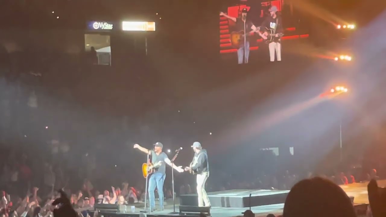 WATCH: Luke Bryan And Riley Green Tribute Shenandoah With Performace Of  Classic Country Hit - Country Now