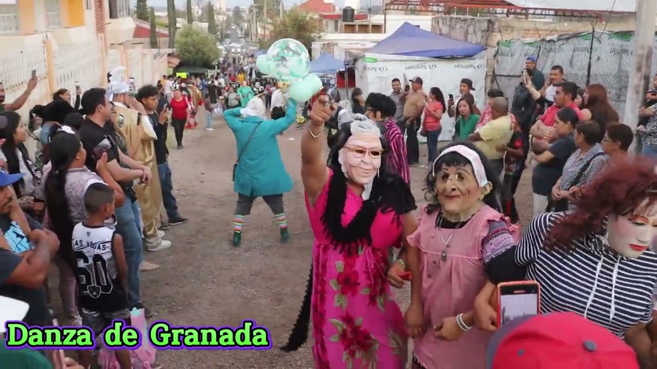 Día de la Santa Cruz en la calle Granda del Barrio de Analco.