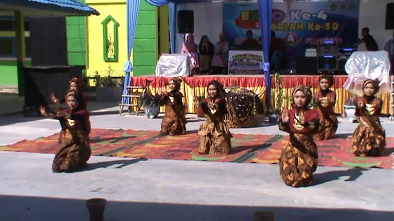 Penampilan Tari Kreasi Khas Kerinci Karya Siswi MAN 1 Kerinci