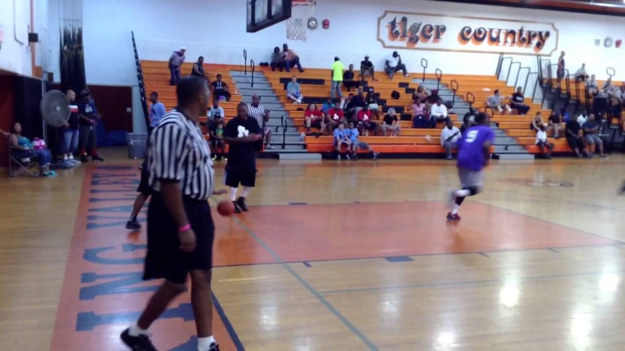 Mark Lyons (Cheeks) with the smooth move on the break..!!