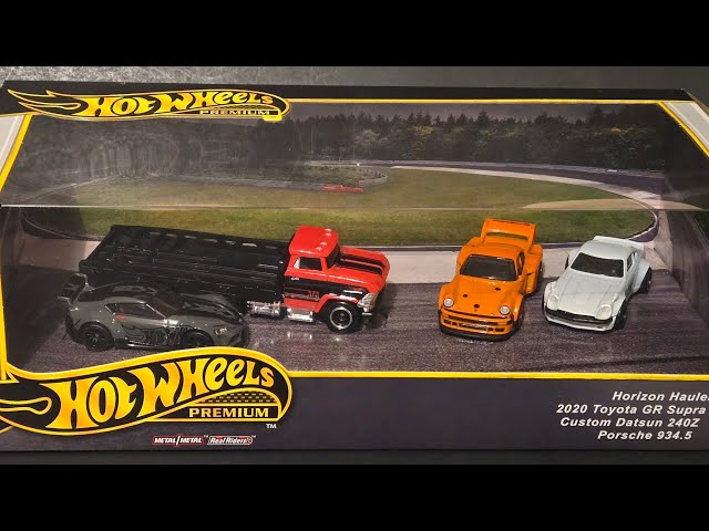 Opening Hot Wheels Premium Track Day Diorama - Porsch and Datsun