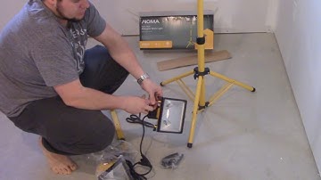 Unboxing The 1000 Watt Noma Halogen Tripod Worklight