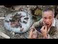 Survival Skill: Find Crickets Underground and fried Them | Horr Asian Cuisine