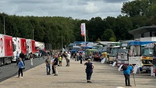 A lot of people visit the beautiful historic trucks from the Deutschlandfahrt on Sunday at St-Paul.