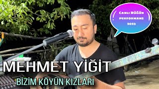 Mehmet YİĞİT - Bizim köyün kızları (Düğünden canlı performans) 4K Resimi