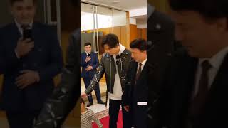 Dimash visit United Nations Oh a lot of babies Give me Give me the baby 😍