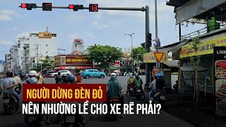 Tranh cãi việc người dừng đèn đỏ nên nhường lề cho xe rẽ phải ở TP.HCM