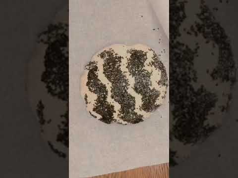 ساوردو خبز السمسم الاسود والابيض