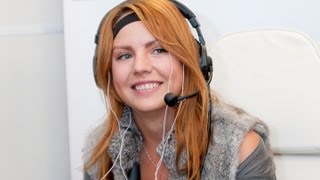 Певица МакSим уснула под роялем! Певица МакSим уснула под роялем!