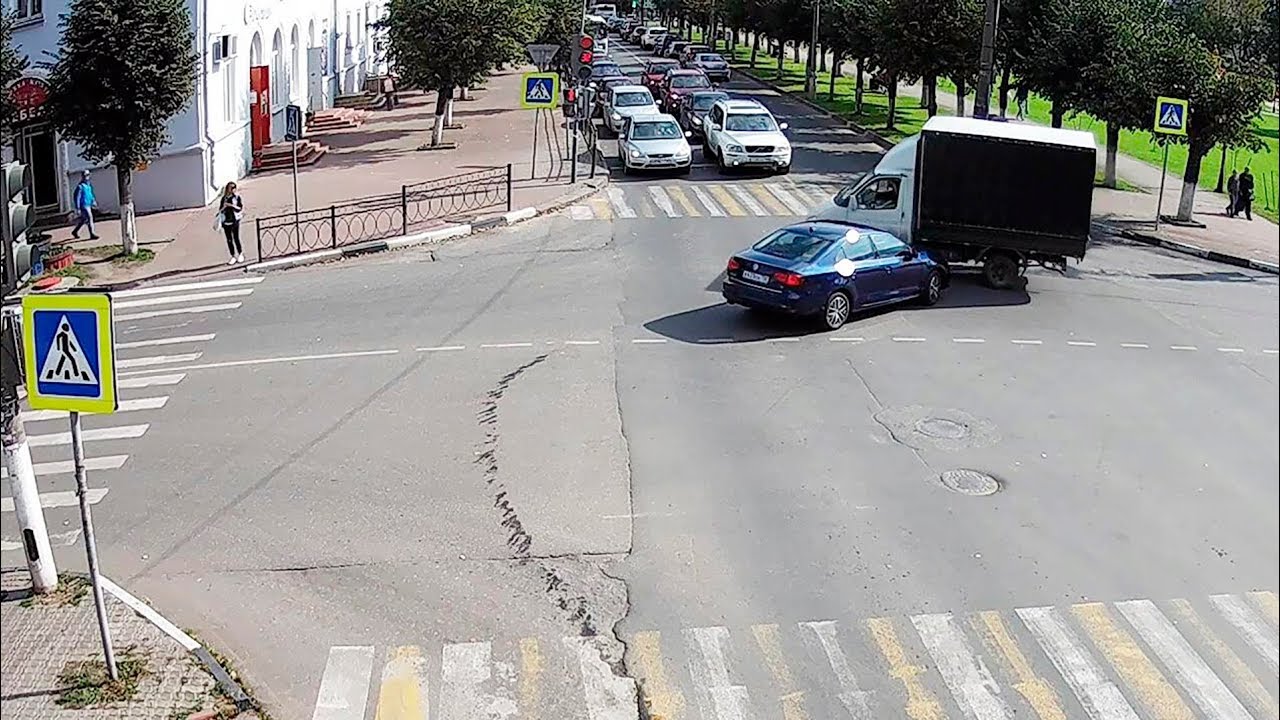 ДТП в Серпухове. Рванул наперерез "Газели"... (видео со звуком). 09 сентября 2017г. ДТП в Серпухове. Рванул наперерез "Газели"... (видео со звуком). 09 сентября 2017г.