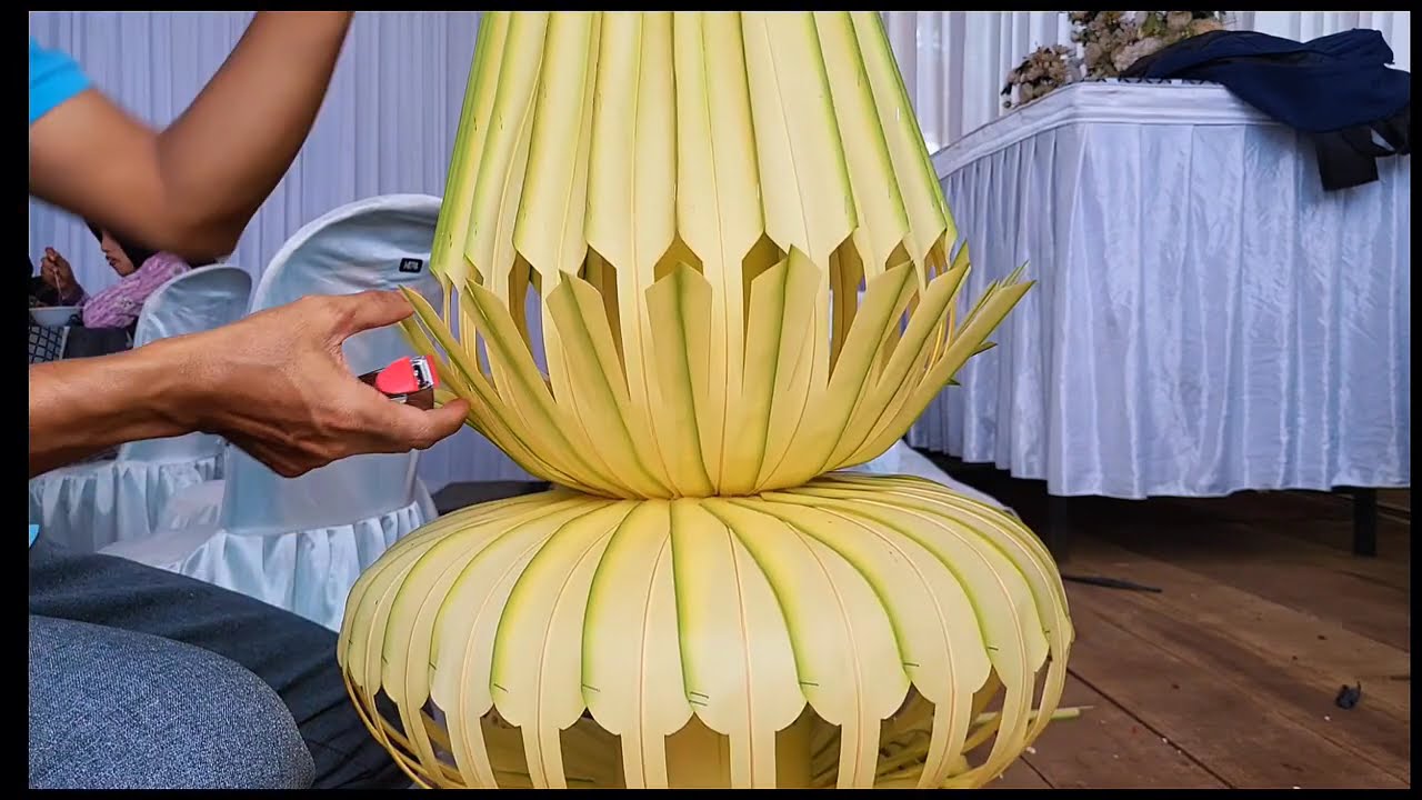 Proses pembuatan umbul umbul acara pernikahan