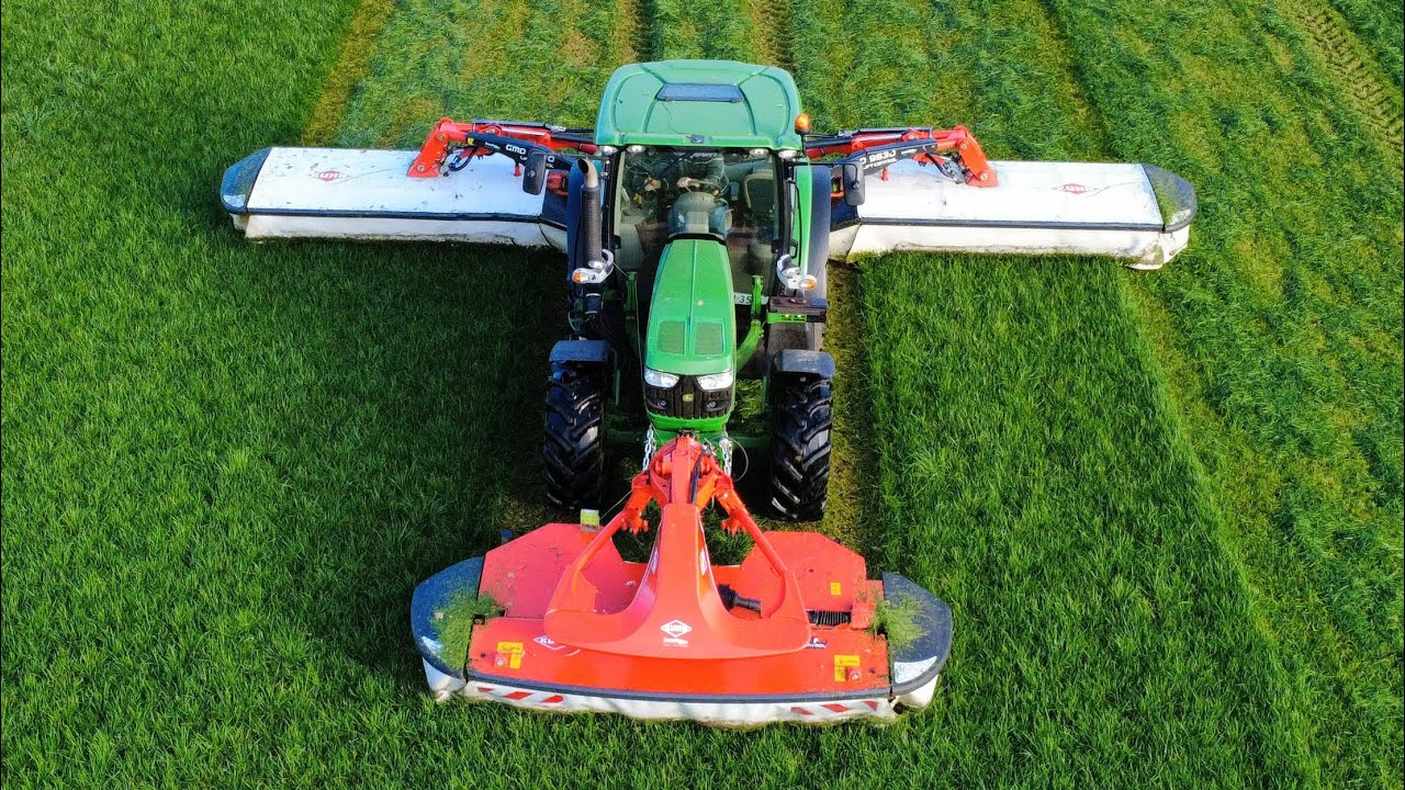 Herftgras maaien en harken met JD en Kuhn