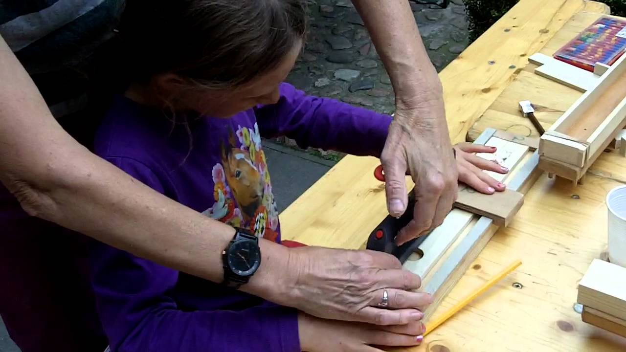 FOMU 2011: Workshop maak je eigen instrument: de hommel - YouTube